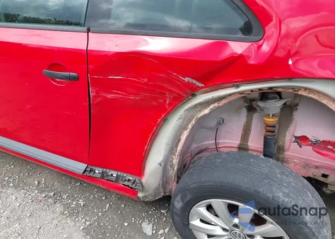 2013 Volkswagen Beetle 2.5L Entry z USA, uszkodzony, nr VIN 3VWFP7AT8DM661203